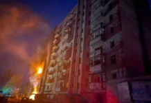 Массированные атаки БПЛА, стихийные бедствия и инциденты в Европе — события в фокусе Россия атаковала жилой дом в Краматорске