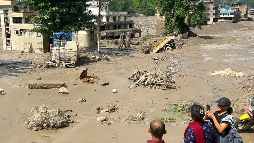 Число погибших из-за наводнения в Непале возросло до 157
