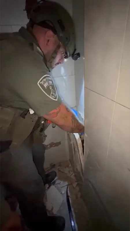 video_4560 Бойцы МАГАВ обнаружили тайник с оружием в деревне Ятта