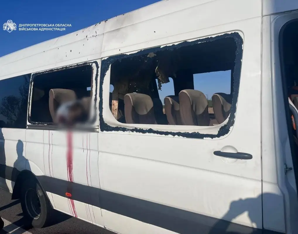 Пятеро погибших при ударе по автобусу в Днепропетровской области